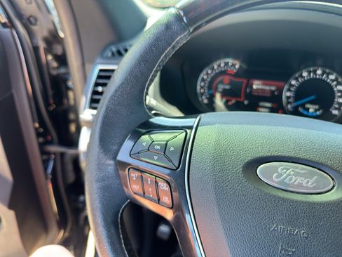 Used 2018 Ford Explorer Platinum AWD/4WD image 25