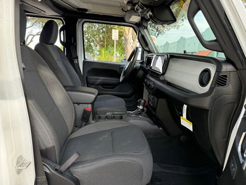 Certified 2024 Jeep Gladiator Sport image 34