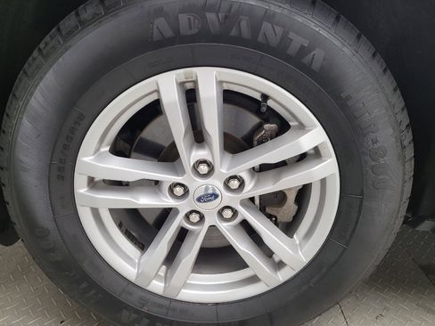 Used 2020 Ford Explorer XLT AWD/4WD image 31