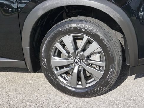 Used 2022 Nissan Pathfinder SV image 16