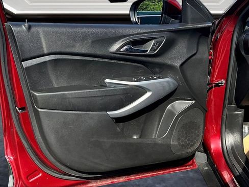 Used 2024 Chevrolet Trax LS w/ LS Convenience Package FWD image 19
