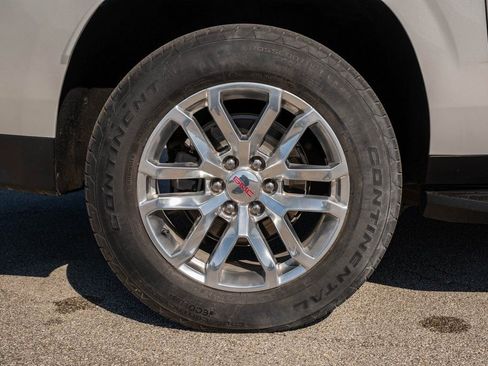 Used 2023 GMC Yukon XL SLT w/ SLT Premium Package image 9