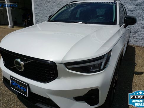 Used 2023 Volvo XC40 B5 Plus w/ Driver Assist Package AWD/4WD image 5