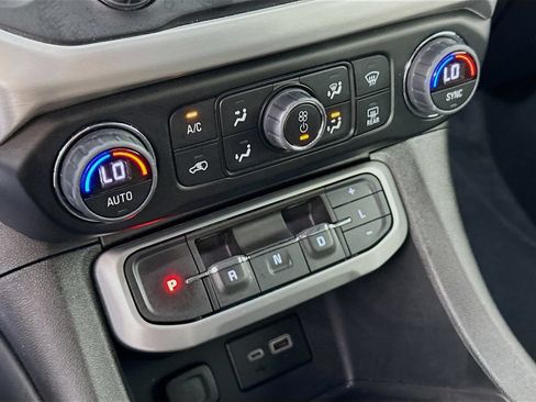 Used 2023 GMC Acadia SLE w/ Elevation Edition FWD image 16