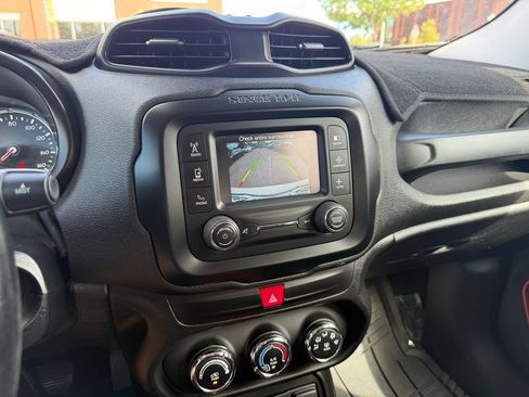 Used 2016 Jeep Renegade Trailhawk AWD/4WD image 19