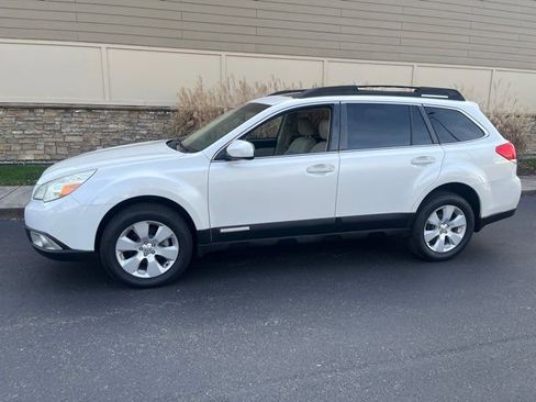 Used 2011 Subaru Outback 2.5i Premium image 16