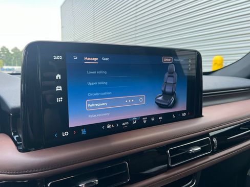 Used 2025 Lincoln Aviator Reserve w/ Luxury Package AWD/4WD image 16