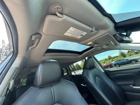 Used 2021 Toyota Highlander XLE AWD/4WD image 28