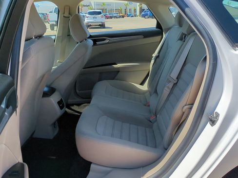 Used 2020 Ford Fusion SE FWD image 25