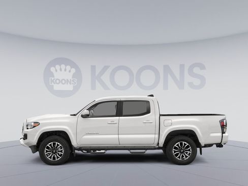 Used 2023 Toyota Tacoma TRD Sport AWD/4WD image 4