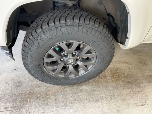 Used 2023 Toyota Tacoma SR5 w/ Technology Package AWD/4WD image 10