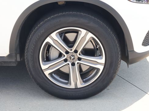 Used 2018 Mercedes-Benz GLC 300 4MATIC image 11