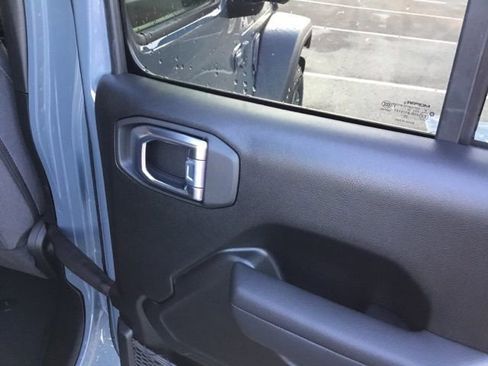 New 2026 Jeep Gladiator Sport AWD/4WD image 17