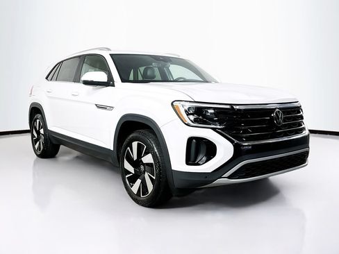 Used 2024 Volkswagen Atlas Cross Sport SE FWD image 2