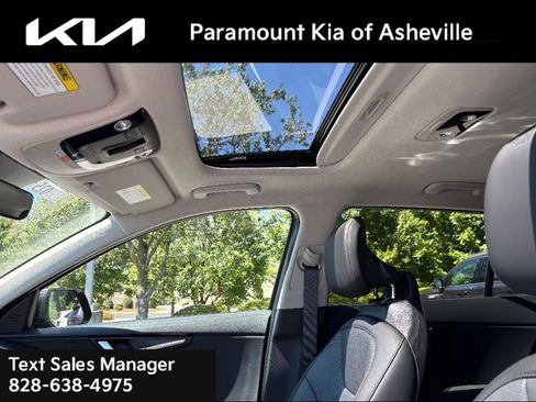 New 2025 Kia Niro SX image 13