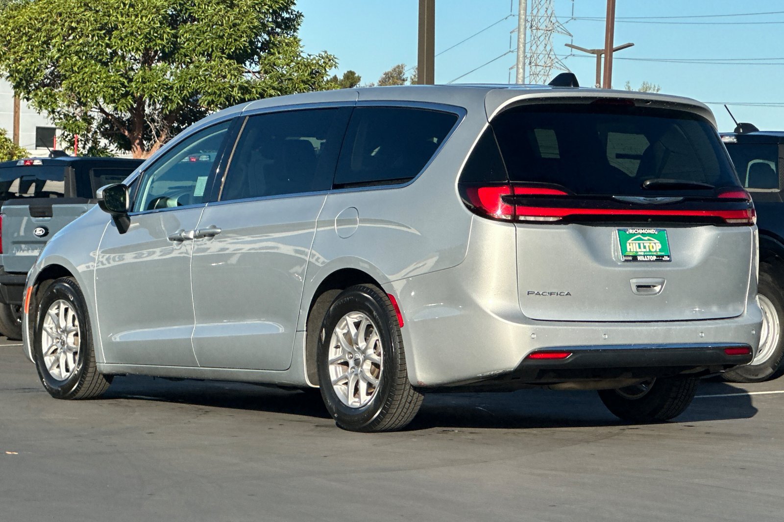 Certified 2023 Chrysler Pacifica Touring-L FWD image 6