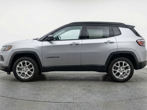 Used 2025 Jeep Compass Limited AWD/4WD image 5