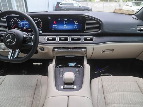 New 2026 Mercedes-Benz GLS 580 4MATIC image 10