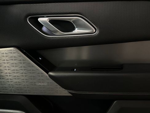 Used 2020 Land Rover Range Rover Velar S image 22