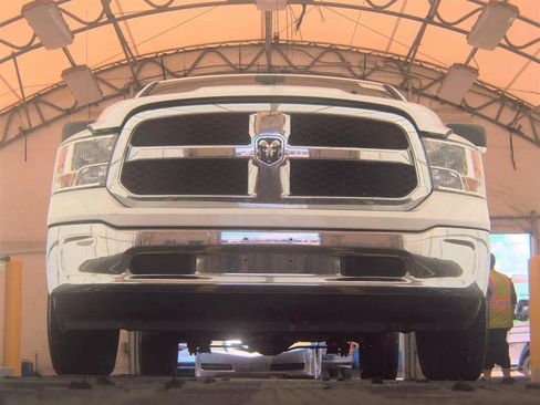 Used 2019 RAM 1500 Classic SLT w/ Luxury Group AWD/4WD image 3