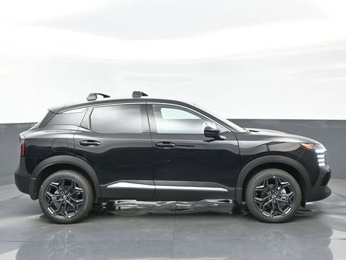 New 2026 Nissan Kicks SR w/ Illumination Package FWD image 7