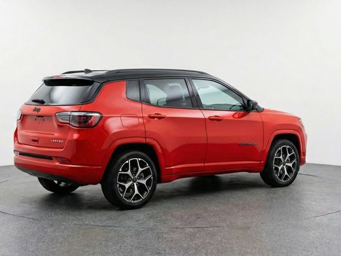 Used 2025 Jeep Compass Limited AWD/4WD image 9