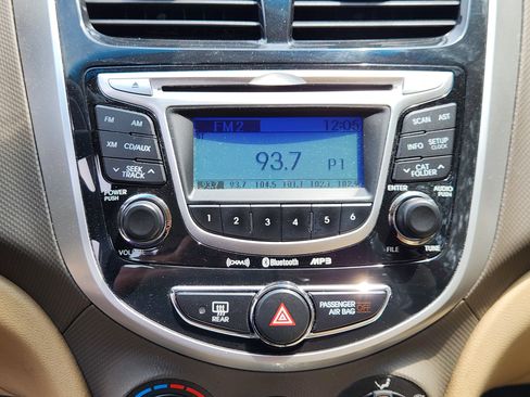 Used 2013 Hyundai Accent GLS w/ Premium Pkg FWD image 11
