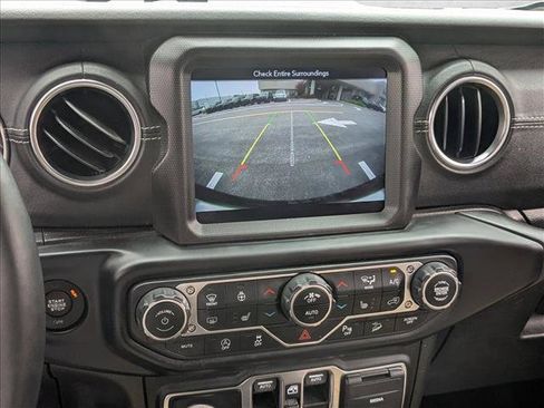 Used 2019 Jeep Wrangler Unlimited Sahara AWD/4WD image 15