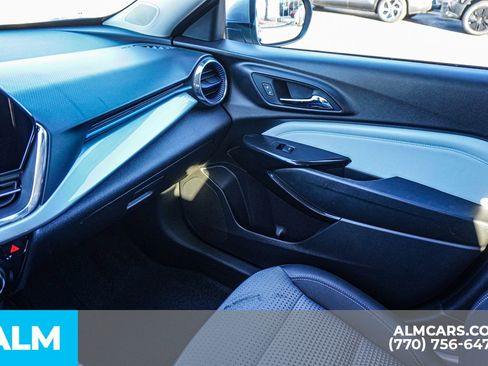 Used 2025 Chevrolet Trax LT w/ LT Convenience Package image 45