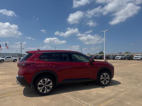 Used 2021 Nissan Rogue SV FWD image 24