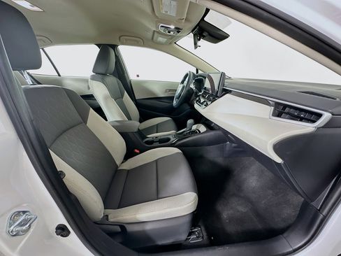 Used 2025 Toyota Corolla LE image 30