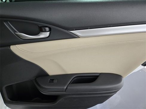 Used 2016 Honda Civic Touring image 22