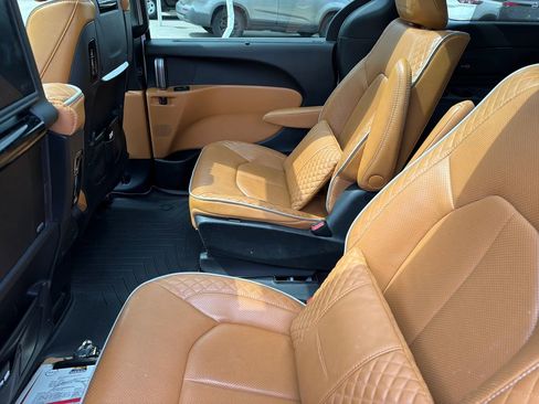 Used 2023 Chrysler Pacifica Pinnacle FWD image 33