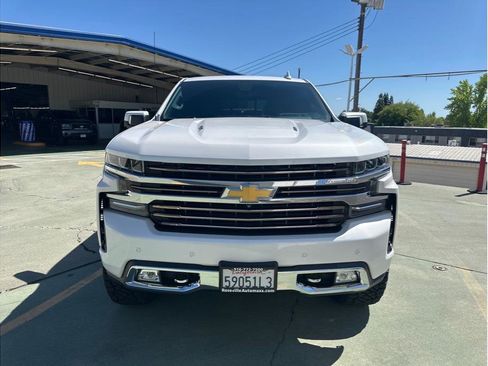 Used 2019 Chevrolet Silverado 1500 High Country w/ Technology Package image 3