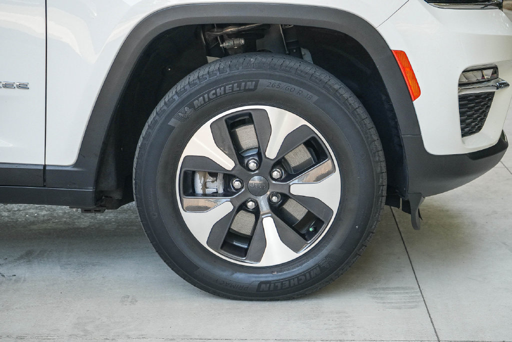 Used 2023 Jeep Grand Cherokee 4WD 4xe image 10