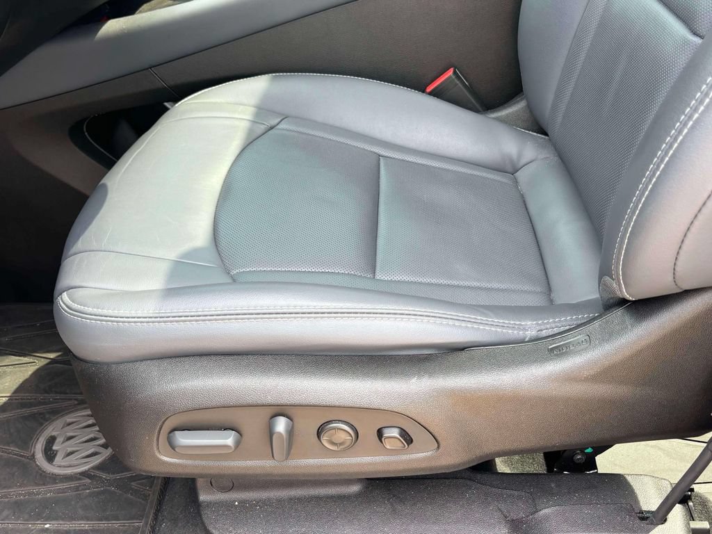 Used 2023 Buick Enclave Premium w/ Experience Buick Package AWD/4WD image 4