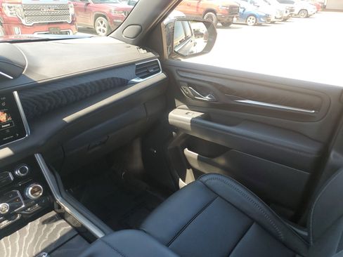 Used 2023 GMC Yukon Denali w/ Max Trailering Package AWD/4WD image 11