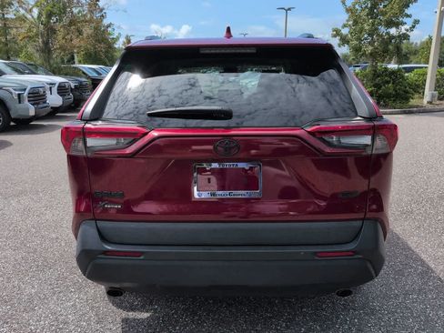 Used 2021 Toyota RAV4 XLE w/ Convenience Package FWD image 5