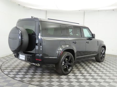 New 2026 Land Rover Defender 130 X-Dynamic SE image 5