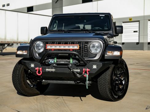 Used 2024 Jeep Gladiator Sport image 3