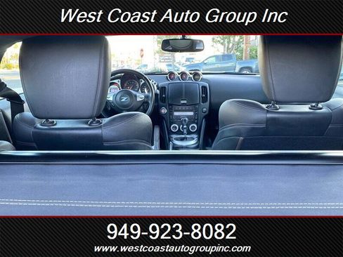 Used 2009 Nissan 370Z Touring image 18