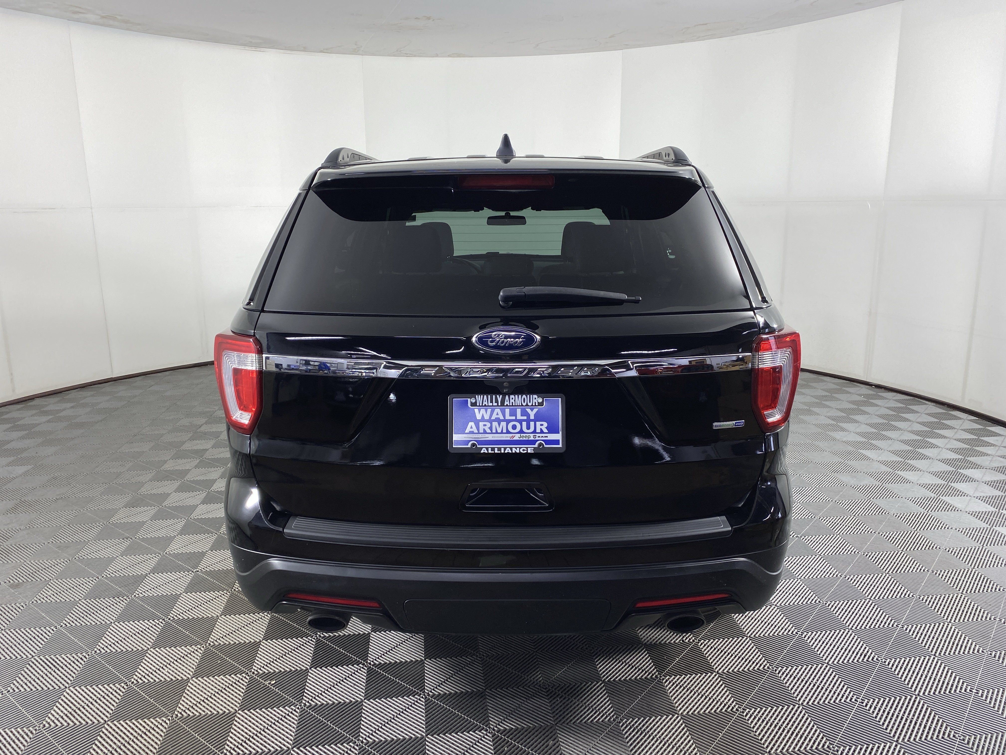 Used 2018 Ford Explorer 4WD w/ Class II Trailer Tow Package image 7