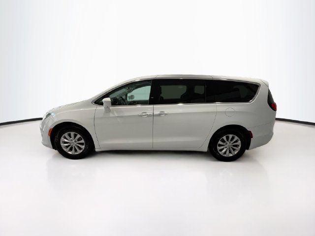 Used 2019 Chrysler Pacifica Touring Plus w/ Advanced Safetytec Group FWD image 4