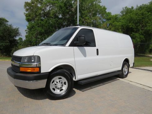 Used 2016 Chevrolet Express 3500 image 3