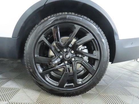 Used 2025 Land Rover Discovery S AWD/4WD image 32