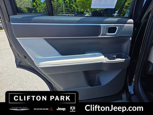 Used 2024 Hyundai Santa Fe SEL AWD/4WD image 12