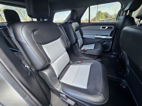 Used 2022 Ford Explorer XLT w/ Equipment Group 202A image 62