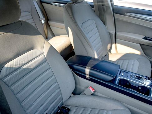 Used 2019 Ford Fusion SE FWD image 20