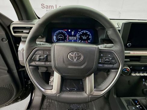 Used 2025 Toyota Tacoma TRD Sport image 11