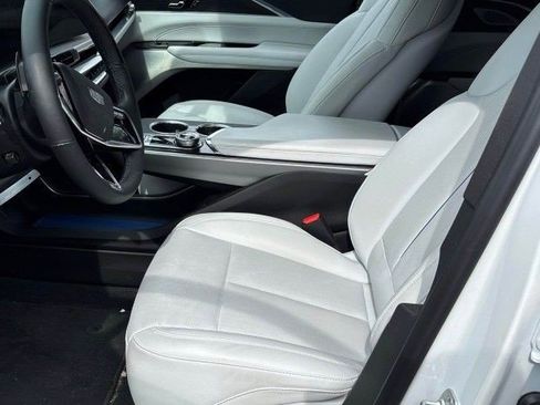 Certified 2024 Cadillac Lyriq Luxury AWD/4WD image 5